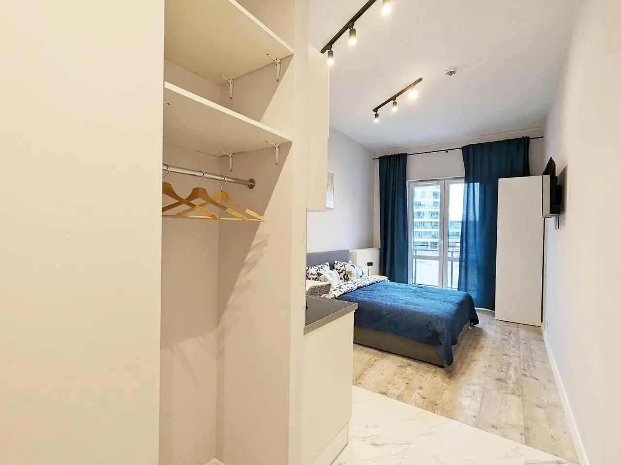Moon Apartment A 180 Warsaw 0*,